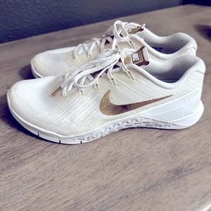 Nike Metcon 3 Amp white and gold.